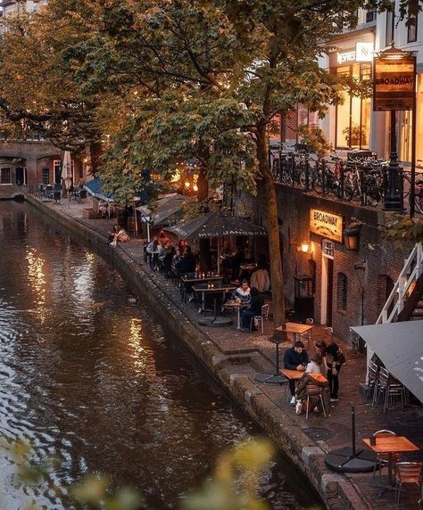 Utrecht Netherlands, Voyage Europe, City Vibe, Jolie Photo, Autumn Vibes, City Aesthetic, Utrecht, Pretty Places, Travel Inspo