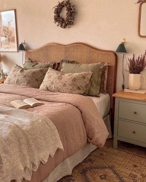 Bedroom For Older Women, Earth Toned Decor, Cottage Core Bedspread, Cottagecore Cozy Bedroom, Whimsical Victorian Decor, Pink Vintage Bedroom Aesthetic, Vintage Country Bedroom, Cozy Cottage Home Decor, Colorful Cottagecore Bedroom