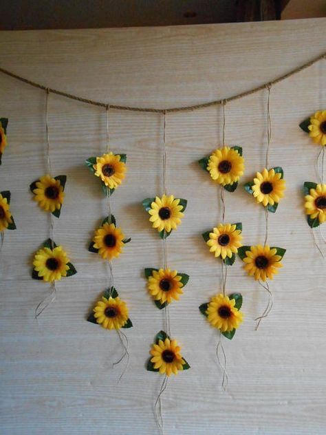 Sunflower Wedding Decor, Sunflower Garland, Sunflower Room, Sunflower Wedding Decorations, Sunflower Party, Sunflower Baby Showers, Flower Wall Backdrop, Decor Themes, Sunflower Decor