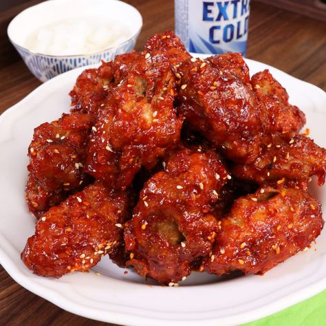 Sweet, sour, & spicy Korean fried chicken (Yangnyeom-tongdak) recipe by Maangchi Maangchi Recipes, Garlic Fried Chicken, Spicy Fried Chicken, Spicy Rice, Quick Dishes, Spicy Korean, Korean Fried Chicken, Popcorn Chicken, Fried Chicken Recipes