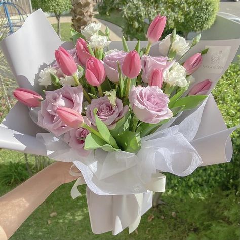 Roses And Tulips Bouquet Floral Arrangements, Pink Roses And Tulips Bouquet, Tulip Flowers Bouquet, Tulip Bouquet Ideas, Tulip Ramo, Tulip And Lily Bouquet, Tulips Aesthetic Bouquet, Tulips And Roses Bouquet, Tulip Bouquet Arrangement