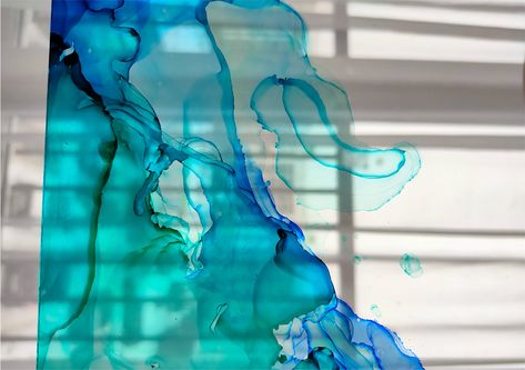 Alcohol Ink Mirror Diy, Alcohol Ink Stained Glass Diy, Alcohol Ink On Glass Diy, Mirror Art Diy, Transparent Glass Paint, Painting On Glass Windows, Glass Shadow Box, Alcohol Ink Glass, Diy Stained Glass Window