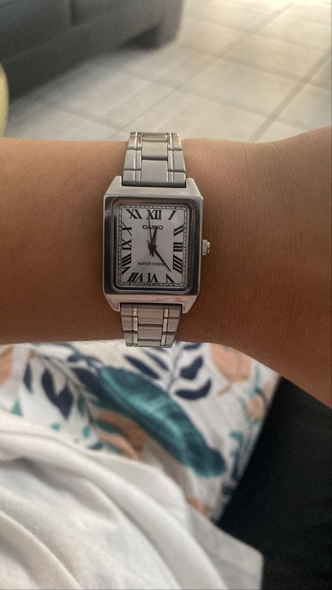 Casio Vintage Watch Woman Silver, Casio Old Money Watch, Silver Timeless Watch, Casio Silver Watch, Silver Casio Watch, Casio Watch Aesthetic, Old Money Watch, Casio Watch Women, Casio Vintage Watch