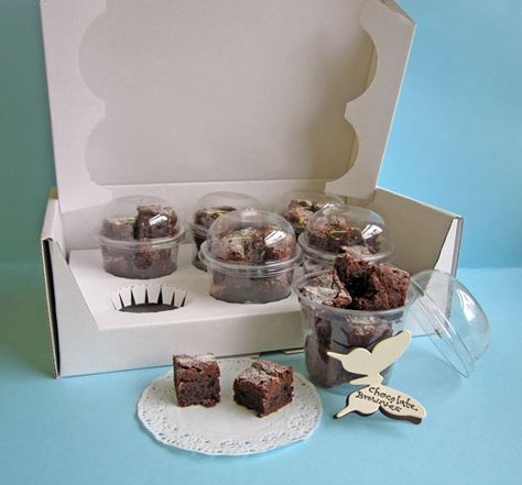 Card Cuts Postable Cupcake Box with mini brownie pods: http://www.cardcuts.co.uk/category-784/177.html Mini Brownies Packaging, Brownie Bites Packaging Ideas, Brownie Bites Packaging, Brownies Bites Packaging, Brownies Packaging Ideas Boxes, Brownies Packaging Ideas, Mini Cookies Packaging, Brownies Packaging, Brownie Shop