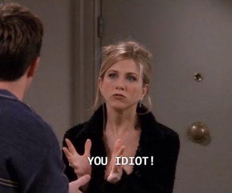 best of jennifer aniston on Twitter: "your camera roll if jennifer aniston was your girlfriend; a thread ✨ https://t.co/q5LEF7gtB2" / Twitter Rachel And Chandler, Meme Friends, Friends Rachel Green, Friends Rachel, Friends Moments, Chandler Bing, Daily Pictures, Rachel Green, Jennifer Aniston