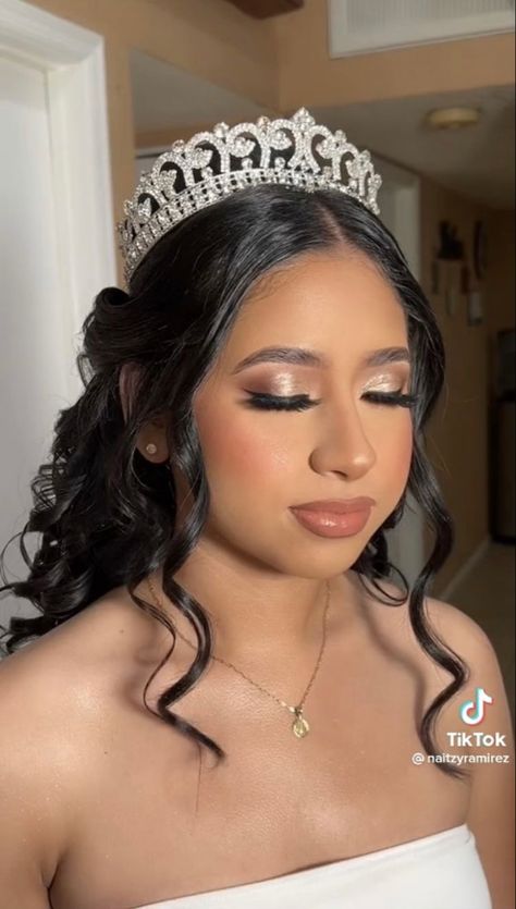 Quince Photo Shoot Makeup, Red Quince Theme Makeup, Yellow Makeup Looks For Quince, Sweet 16 Party Makeup, Red Sweet 16 Makeup, Quinceanera Eyeshadow Looks, Gold Makeup For Quinceanera, Hairstyles For Quinceanera With Crown Half Up Half Down, Quince Makeup Red Dress