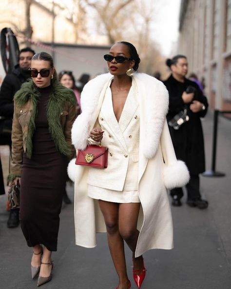 Alicia Mbuaya Mukuna (@alicia_krakowska_hadid) • Instagram photos and videos Elegant Black Women, 2024 Street Style, Luxury Lifestyle Women, Queen Fashion, Black Femininity, Ice Ice Baby, Luxe Fashion, Winter Fashion Outfits, Elegant Outfit