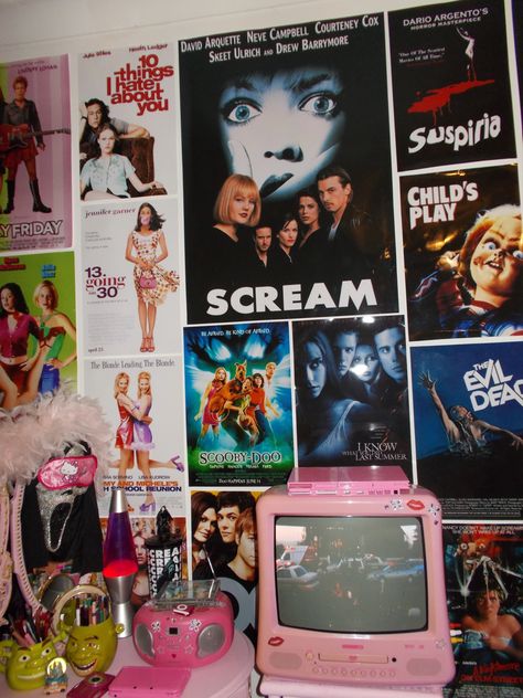 200s Bedroom Aesthetic, 00s Bedroom Aesthetic, 90s Modern Bedroom, Pop Culture Bedroom, 1990 Bedroom, 2000's Bedroom, 1980s Bedroom Aesthetic, Room Decor 2000s, 90s Room Ideas