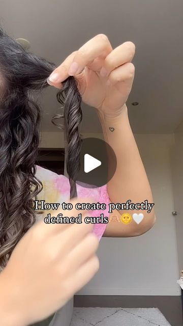 Curly Girl Method For Wavy Hair, How To Style Wet Wavy Hair, How To Get Wavy Hair Curly, Making Hair Curly, How To Make Your Curls More Defined, How To Do Finger Curls, How To Curl Wavy Hair, How To Curl Wet Hair, How To Curl Curly Hair