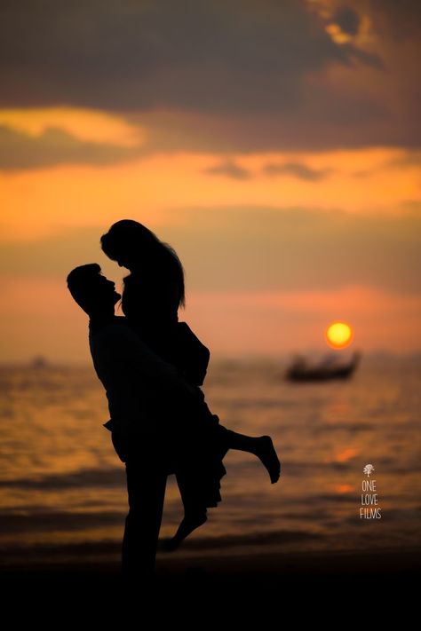 Outdoor Couple Pictures, Sunset Couple Photography, Couple Pic Hd, Best Love Pics, Cute Owls Wallpaper, Beach Photo Session, Couple Silhouette, Sky Photography Nature, Pre Wedding Poses