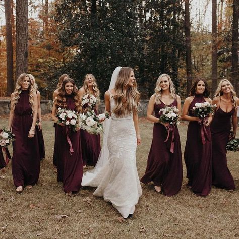 Mumu Wedding, Fall Bridesmaids, Burgundy Bridesmaid, Red Bridesmaids, Bridesmaids Photos, Red Bridesmaid Dresses, Burgundy Wedding, Wedding Photo Inspiration, Brides And Bridesmaids