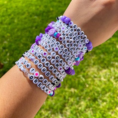 Olivia + Core + Aesthetic, Cute Friendship Bracelets, Olivia Rodrigo Guts, Friendship Bracelets Designs, Estilo Taylor Swift, Kandi Bracelets, Clay Bracelet, Diy Bracelet Designs, Diy Bracelets Patterns