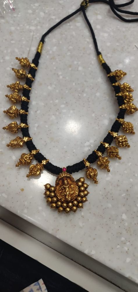 Antique nagar pendant and kaai Maalai in black thread Thread Jewellery Gold, Black Thread Gold Jewellery, Black Thread Jewellery Indian, Black Thread Necklace, Pearls Chains, Ruby Chain, Temple Jewellery Earrings, Pearl Earrings Designs, Temple Jewelry Necklace