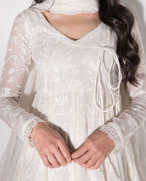 Heavy Chikankari Suits, White Kurti Styling Ideas, White Kurti Designs, White Cotton Anarkali, Hamel Patel, Indian Wardrobe, Dress Designs For Stitching, Simple Dress Casual, Trendy Outfits Indian