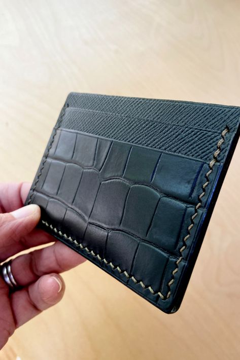 Minimalist Card Wallet, Minimalist Card, Diy Leather Projects, Saddle Stitch, Minimalist Cards, Wallet Design, Men's Wallets, Men Wallet, Leather Card Wallet