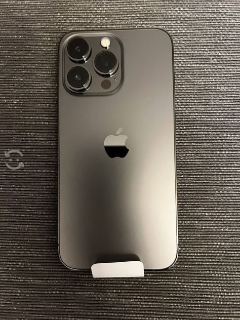 Giveaway Gifts, Apple Technology, Iphone Obsession, Iphone Black, Iphone Pictures, Pretty Phone Cases, Transparent Phone Case, Magic Mouse, Iphone Accessories