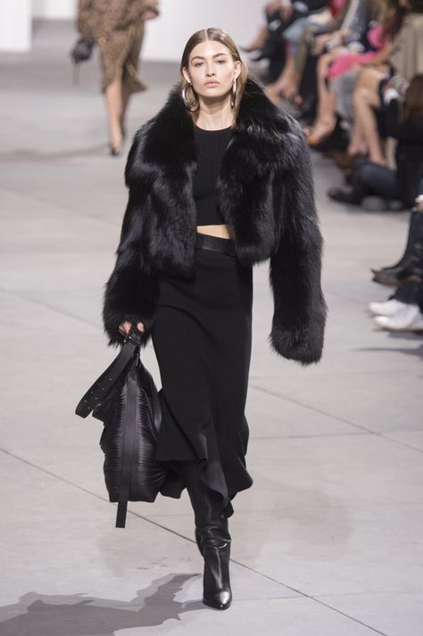 The 8 Trends You'll Be Wearing Next Fall Fur Coat Outfits, Fashion Week Looks, Fur Jacket Outfit, Black Fur Jacket, Fur Outfit, Fur Coat Outfit, Black Fur Coat, Michael Kors Fall, Fashion Week Outfit