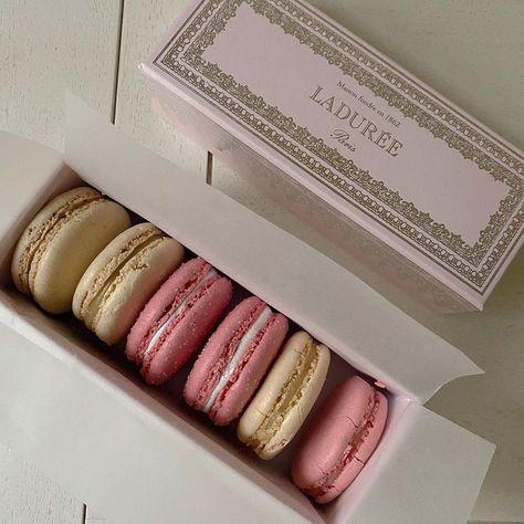 not mine #macaroons #coquette Laduree Macaroons, Pink Macaroons, Laduree Paris, Macaron Flavors, Strawberry Candy, Food Aesthetics, 19th Birthday, Art Diary, What Is Your Favorite