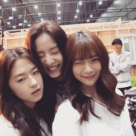 Park hye su, Ryu Hwayoung ( Ex t-ara) y Han seungyeon (ex kara) Hello My Twenties, Seungyeon Kara, Han Seung Yeon, Age Of Youth, My Twenties, Sea Wallpaper, Fantastic Baby, T Ara, Korean Wave