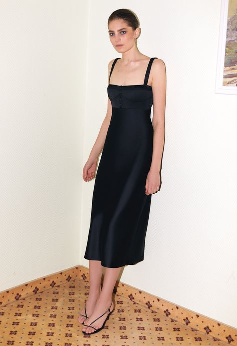 Black Simple Dress, Black Dress Simple, Midi Black Dress, Anna October, Simple Black Dress, Grad Dresses, Mode Streetwear, Looks Vintage, Pre Fall