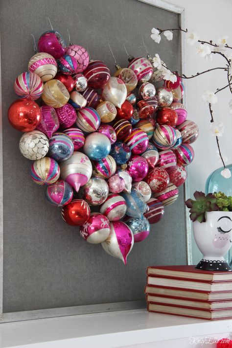 How to make a Christmas ornament Valentine heart screen kellyelko.com #valentines #valentinecraft #valentinesday #christmasornaments #vintageornaments #shinybrites #valentinedecor #valentinesdaydecor #valentinesparty #hearts #diycrafts Valentines Ornaments, Valentines Garland, Ornament Wreaths, Valentine Drinks, Diy Ornament, Valentine Decor, Valentine Ideas, Wreath Making, Free Valentine