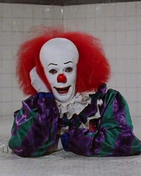 ｘ on Instagram: “Any day now...👀👀👀hehe . . . #itmovie #stephenking #stephenkingsit #pennywise #pennywisetheclown #billskarsgard #timcurry #horror…” Pennywise 1990 Tim Curry, Tim Curry Pennywise, Pennywise 1990, Horror Villians, Clown Paintings, Pennywise The Clown, Pennywise The Dancing Clown, Tim Curry, It The Clown Movie