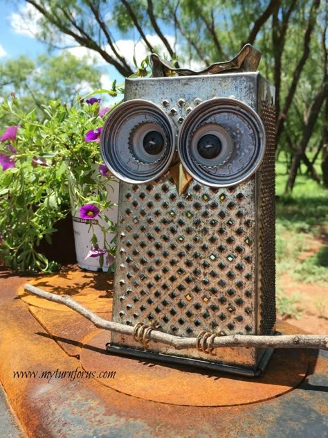 I saw a sweet little Grater Owl either on Facebook or Pinterest (I can't remember which one) but unfortunately I discovered the picture didn't have a link to an… Tin Can Crafts, Owl Crafts, Metal Yard Art, Metal Garden Art, Junk Art, Metal Art Welded, Metal Art Diy, Trash To Treasure, Metal Art Sculpture