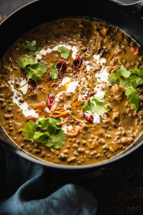 Indian Black Lentil Recipes, Black Lentil Dal Recipe, Black Lentil Dahl, Cava Black Lentils Recipe, Black Lentil Recipes, Black Lentil Curry, Black Dal Recipe, Vegan Dal Makhani, Dhal Makhani