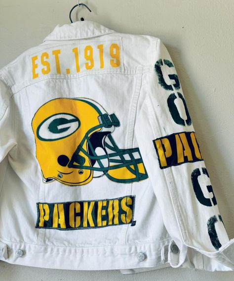 Milk 🥛 White 🤍 Upcycled 1 of 1 denim GREEN BAY PACKERS jacket 🤍🤍🤍🤍🤍 Hand detailed & stitched 🤍 soooo comfortable and CHIC! 🤍🥰 FREE SHIPPING OVER $75 🤍 LINK IN BIO #greenbaypackers #mondaynightfootball #upcomingszn #packersseason #nfl #nfldraft #nflnews #nflapparel #upcycledclothing #handmade #shoplocal #shopsmall #smallbusiness I Game Day Jean Jacket, Denim Jacket Diy Paint, Denim Diy Clothes, Camouflage Coat, Custom Jean Jacket, Diy Denim Jacket, Custom Shoes Diy, Diy Jacket, Custom Jeans