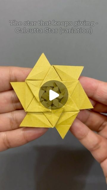 Origami 3d Star, Folded Star Ornament Instructions, Origami Lucky Stars Tutorial, German Folded Paper Star, Origami Stella, Origami Love, Origami Art, Paper Folding, Origami Paper