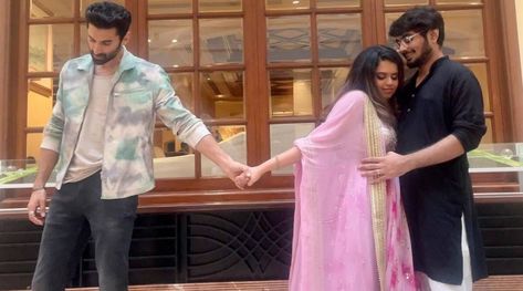 Aditya Roy Kapur recreates Kuch Kuch Hota Hai climax with Aishwarya Mohanraj. Watch video Check more at https://gove.co.in/aditya-roy-kapur-recreates-kuch-kuch-hota-hai-climax-with-aishwarya-mohanraj-watch-video/ Aishwarya Mohanraj, Aditya Roy Kapur, Kuch Kuch Hota Hai, Watch Video, Saree, Quick Saves