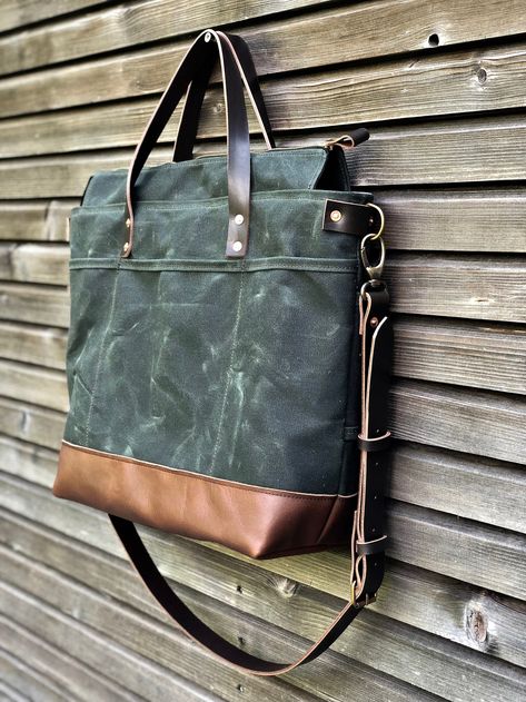 Gewaxte Canvas Tas / Kantoortas Met Bagage Handvat Bevestiging - Etsy Australia Diy Leather Tote, Mens Tote Bag, Waxed Canvas Tote Bag, Canvas Bag Design, Canvas Leather Bag, Office Bag, Product Ideas, Duffel Bag Travel, Tote Bag Leather