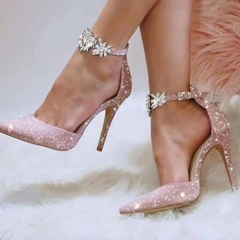 Zapatos para las invitadas de las quinceañera o de la novia (o) Sepatu Pump, Elegant Wedding Shoes, Hak Tinggi, Heels Prom, Heels Aesthetic, Dr Shoes, High Heels Boots, Pink High Heels, Prom Heels