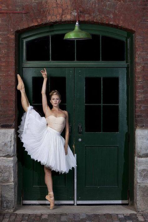 Senior year pictures ❤️ Ballerina Poses, Ballet Dance Photography, Dance Picture Poses, Dance Photo Shoot, Dancer Photography, Dance Photography Poses, Alvin Ailey, Ballet Poses, Types Of Dancing