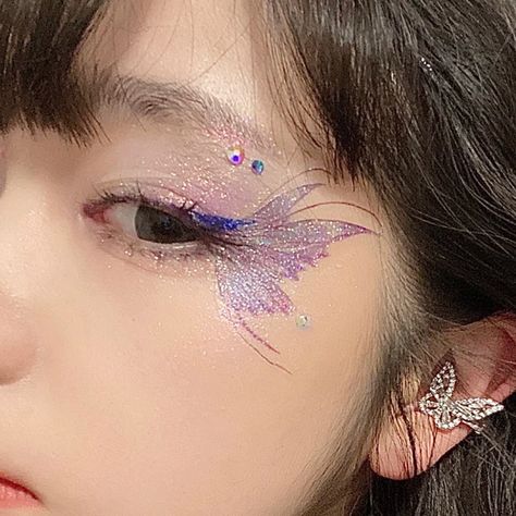 Fairy Wing Eye Makeup, Butterfly Tattoo Makeup, Cute Butterfly Tattoos, Shiny Tattoo, Wing Makeup, Butterfly Eye Makeup, Fairy Eye Makeup, Medieval Fairy, Festival Eye Makeup