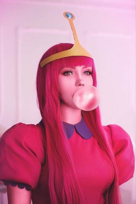 Princess Bubblegum Halloween, Princess Bubblegum Costumes, Bubblegum Cosplay, Marceline Costume, Princess Bubblegum Cosplay, Marceline Cosplay, Adventure Time Cosplay, Marceline And Princess Bubblegum, Halloween Parejas