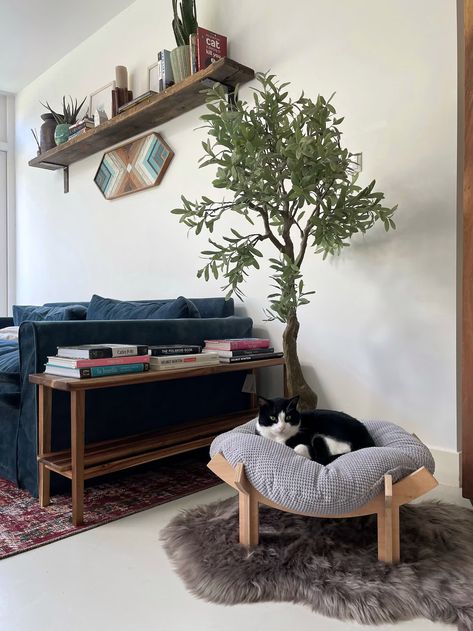 CAT BED With Pillow / Cat Furniture / Cat House / Made of - Etsy Katt Diy, Katt Grejer, Decor Ideas Bedroom, Casa Vintage, Inspire Me Home Decor, Home Decor Living Room, Home Decorating Ideas, Cat Room, Decor Minimalist