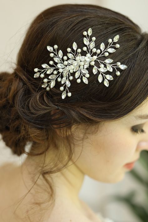 Bridal Hair Accessories Headpieces, Accessories Pearl, Floral Accessories Hair, Hair Accessories Pearl, Beaded Jewelry Tutorials, Wedding Accessories Jewelry, Bridal Headpiece, Bridal Hair Pins, Crystal Hair