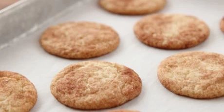 Sweet cinnamon sugar cookies that are perfect any time of year. Snickerdoodle Recipes, Snickerdoodle Bars, Ree Drummond Recipes, Hummingbird Food, Cinnamon Sugar Cookies, Snickerdoodle Recipe, Chewy Sugar Cookies, Food Network Canada, Snickerdoodle Cookie Recipes