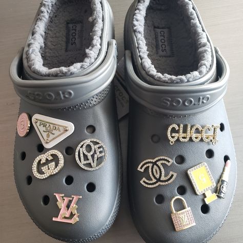 Gray Crocs With Jibbitz, Grey Crocs With Charms, Grey Crocs With Jibbitz, Black Crocs With Charms, Gray Crocs, Crock Charms, Grey Crocs, Cool Crocs, Crocs With Jibbitz