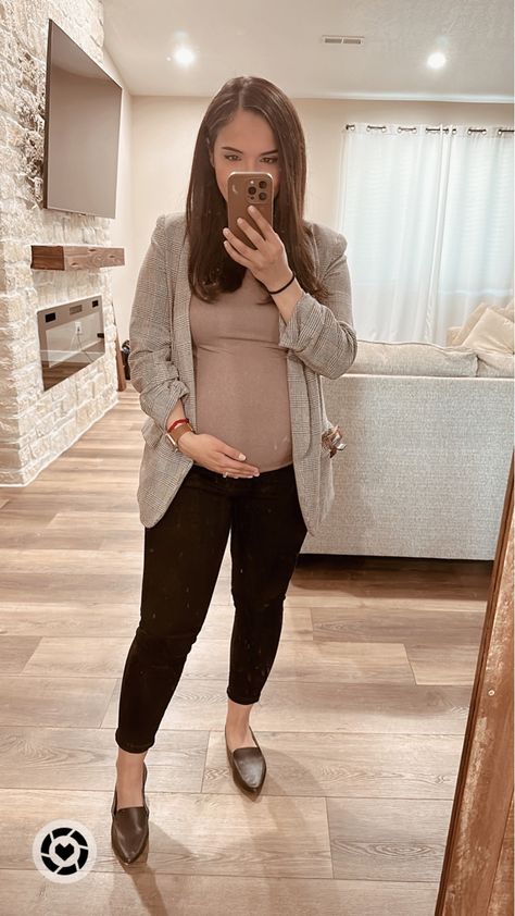 Maternity Fall Outfits Work, Maternity Outfits For The Office, Fall And Winter Maternity Outfits Work, Professional Maternity Outfits Winter, Office Outfits For Pregnant Women, Maternity Business Casual Summer, Office Outfits Women Pregnant, Maternity Smart Casual Outfit, Maternity Professional Outfits Offices