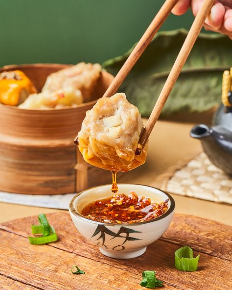 Pho Food Photography, Dumpling Food Photography, Dimsum Photography Styling, Dumplings Wallpaper, High End Food Photography, Dim Sum Photography, Dumplings Photography, Chinese Food Photography, Food Lifestyle Photography