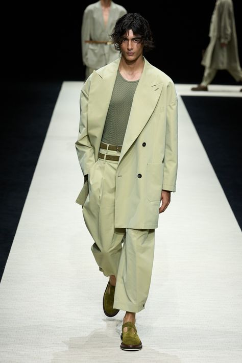 Elegant Men Style, Suede Suit, Milan Fashion Week Runway, Armani Fashion, Menswear Runway, Armani Collection, Spring 2025, Mens Casual Dress Outfits, Menswear Fashion Show