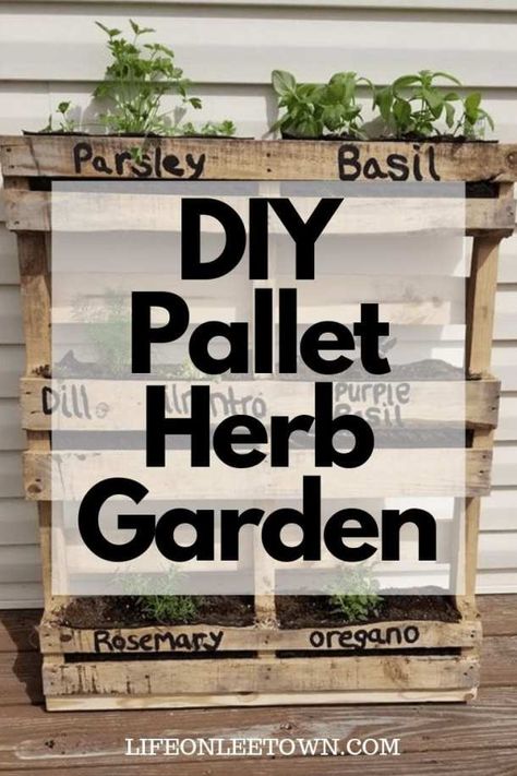 Pallet Planter Ideas, Pallet Herb Garden, Patio Herb Garden, Herb Garden Pallet, Herb Garden Planter, Outdoor Herb Garden, Herb Wall, Diy Herb Garden, Diy Planter