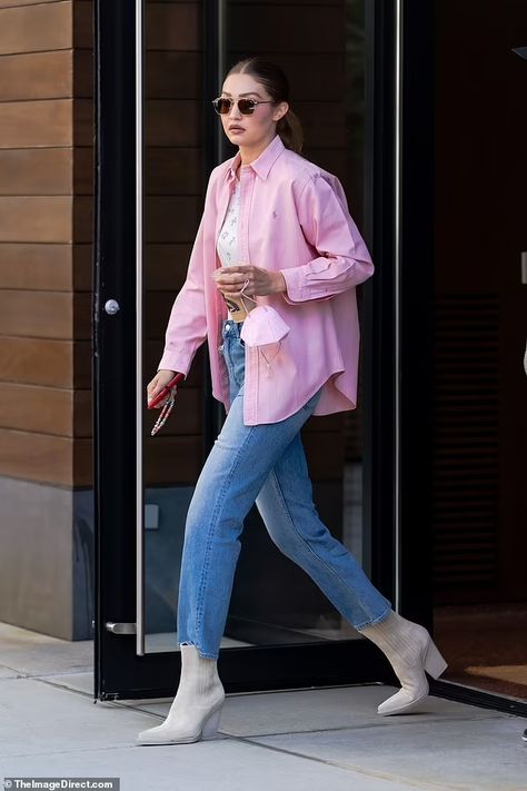 Gigi Hadid wears pink Ralph Lauren 'Oxford' shirt on coffee run in NYC | Daily Mail Online Pink Shirt Outfit, Gigi Hadid Street Style, Gigi Hadid Outfits, Looks Jeans, Skandinavian Fashion, Denim On Denim, Hadid Style, Looks Street Style, Ralph Lauren Outfits