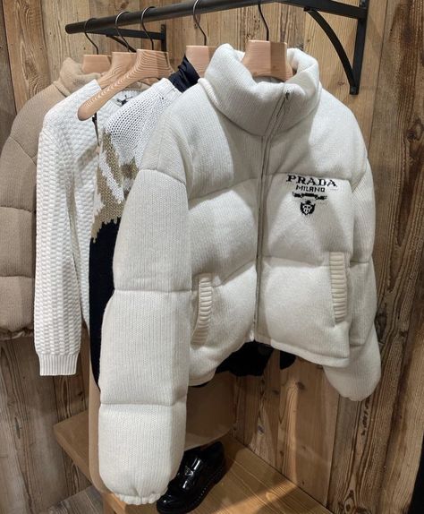 Prada Jacket, Winter Styles, Cute Jackets, Aesthetic Makeup, Look Cool, Autumn Winter Fashion, Aesthetic Clothes, Fashion Inspo Outfits, Winter Outfits