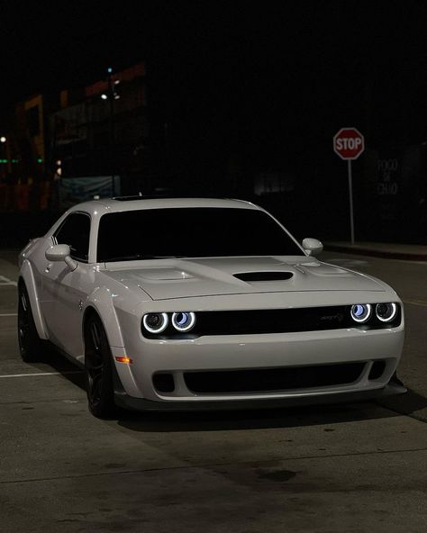 ماثيو ماكونهي, Dodge Challenger Hellcat, Dodge Challenger Srt Hellcat, Dodge Muscle Cars, Hellcat Challenger, Dodge Challenger Srt, Street Racing Cars, Classy Cars, Fancy Cars