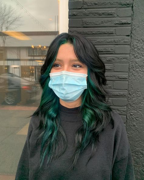 Dark Green Hair, Hair Color Underneath, Cute Hair Colors, Hair Color Streaks, Dyed Hair Inspiration, Hair Streaks, Pretty Hair Color, Hair Makeover, Hair Dye Colors