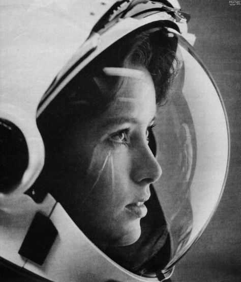 Anna Fisher, astronaut, on the cover of Life magazine in 1985. She was the first mother in space. - Imgur Anna Fisher, Summer Character, Library Lounge, Space Helmet, Spaceship Interior, Anna Lee, Starship Troopers, Gig Poster, Aerospace Engineering