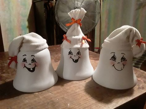 Light Globe Crafts, Ceiling Fan Globes Ideas, Ghost Gnome, Quick Halloween Crafts, Ceiling Fan Globes, Holiday Crafts Halloween, Celing Fan, Light Globes, Halloween Crafts To Sell